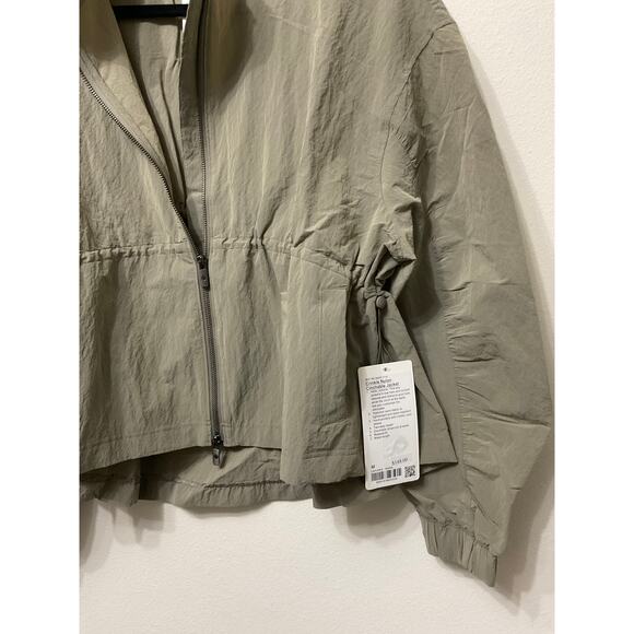 NWT Lululemon Crinkle Nylon Cinchable Jacket Sz M Warm Ash Grey MSRP $148 - Picture 3 of 5